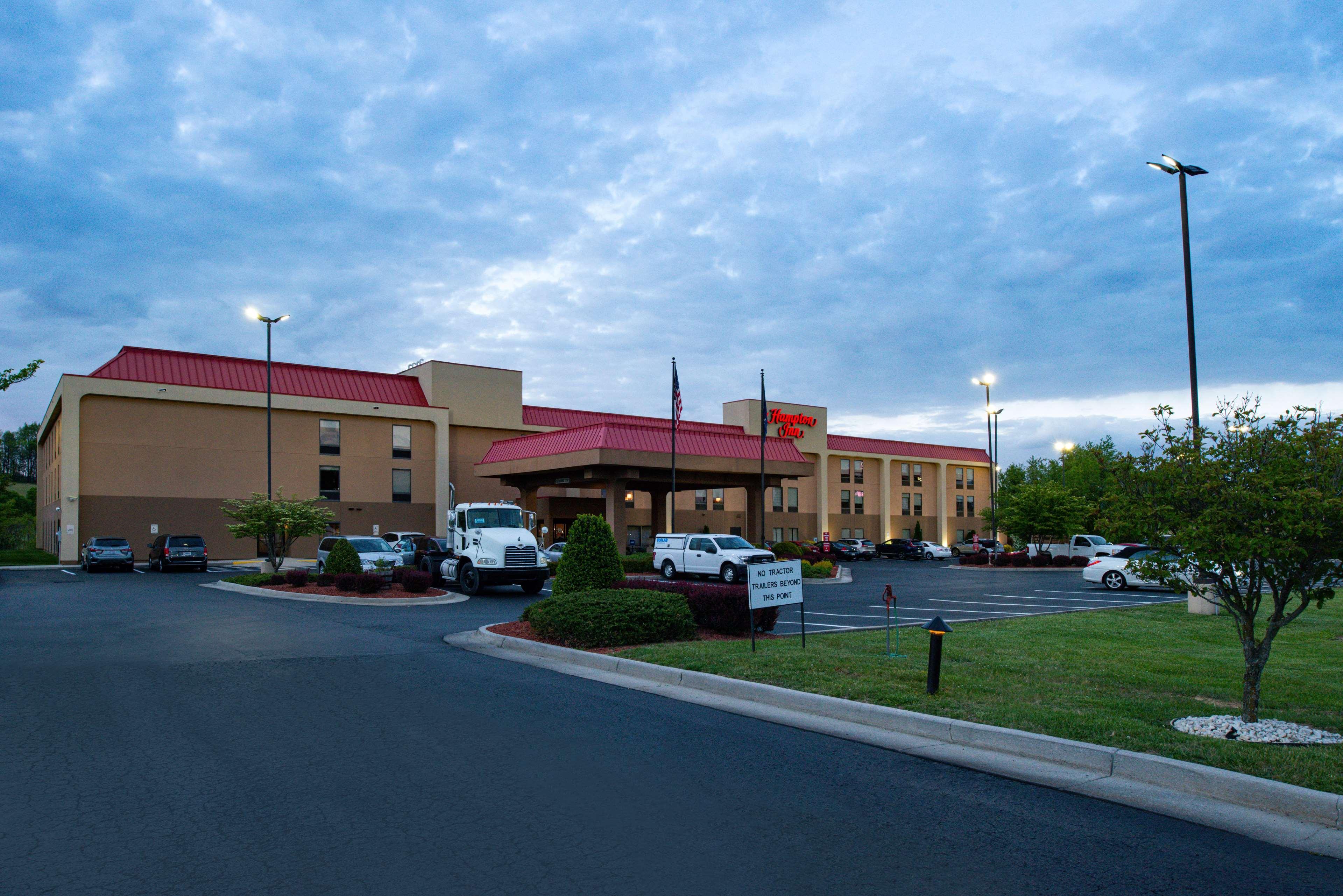 Hampton Inn Вайтвілл Екстер'єр фото