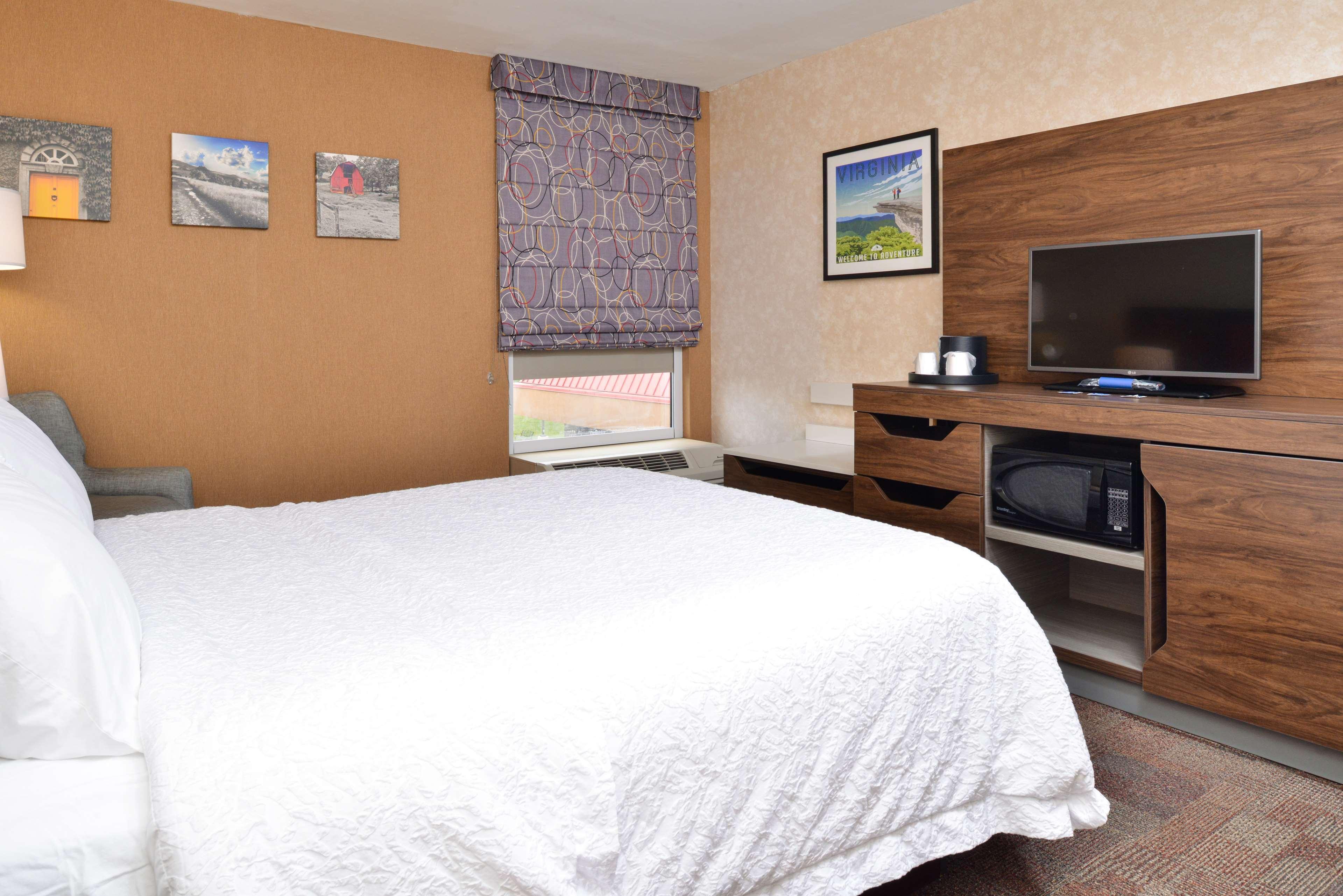 Hampton Inn Вайтвілл Екстер'єр фото